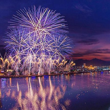 Ibiza Riverfront Da Nang Hotel Powered By Aston Esterno foto