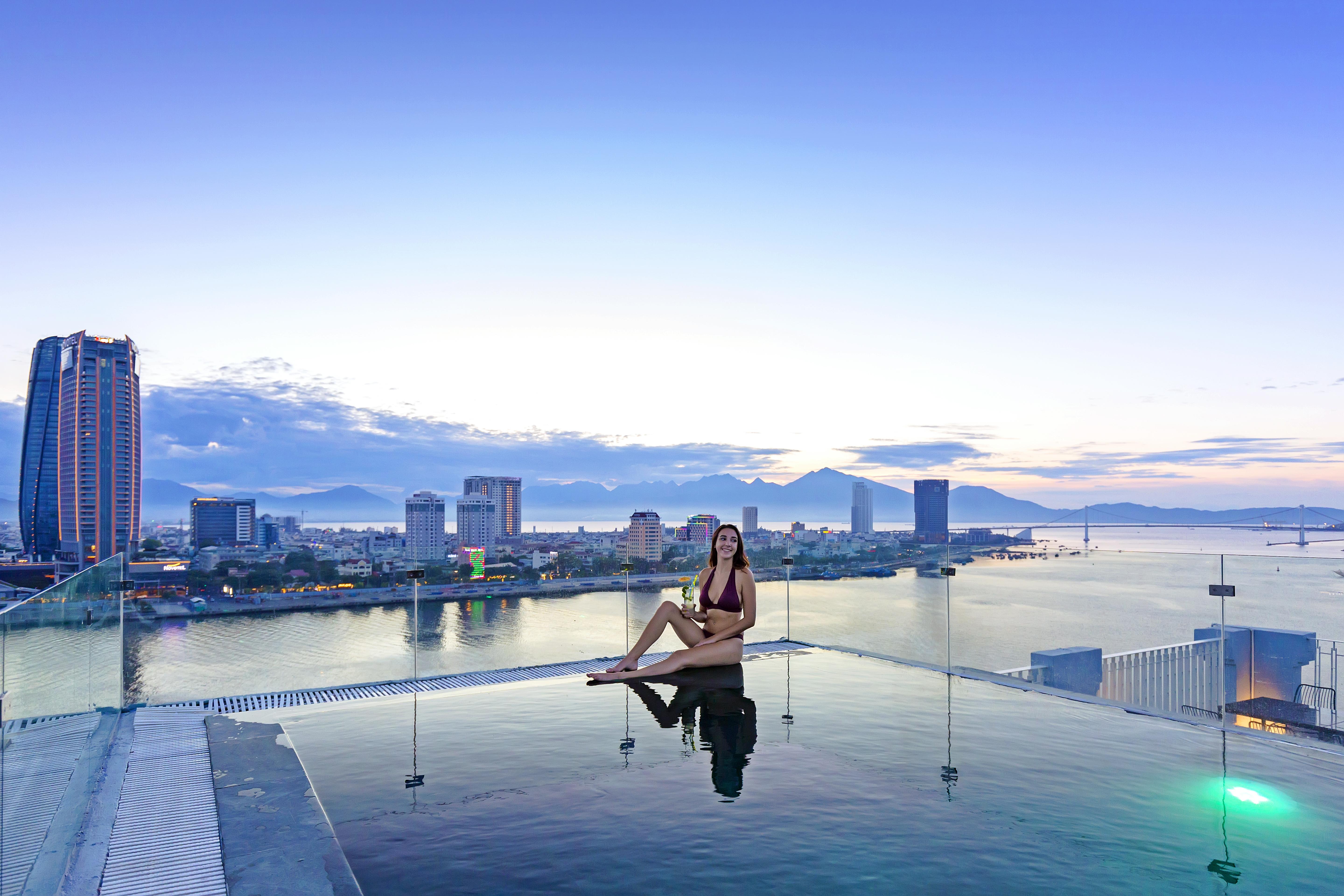 Ibiza Riverfront Da Nang Hotel Powered By Aston Esterno foto