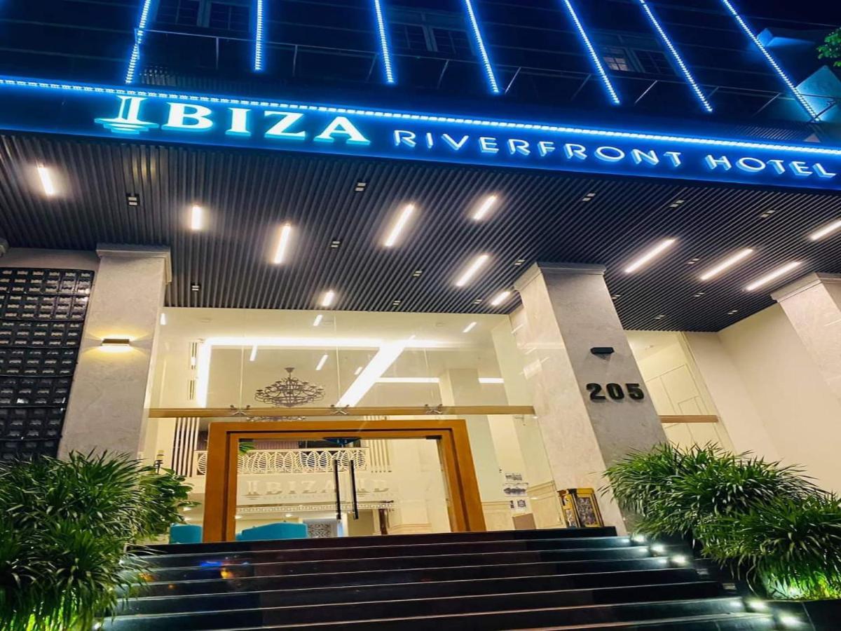 Ibiza Riverfront Da Nang Hotel Powered By Aston Esterno foto