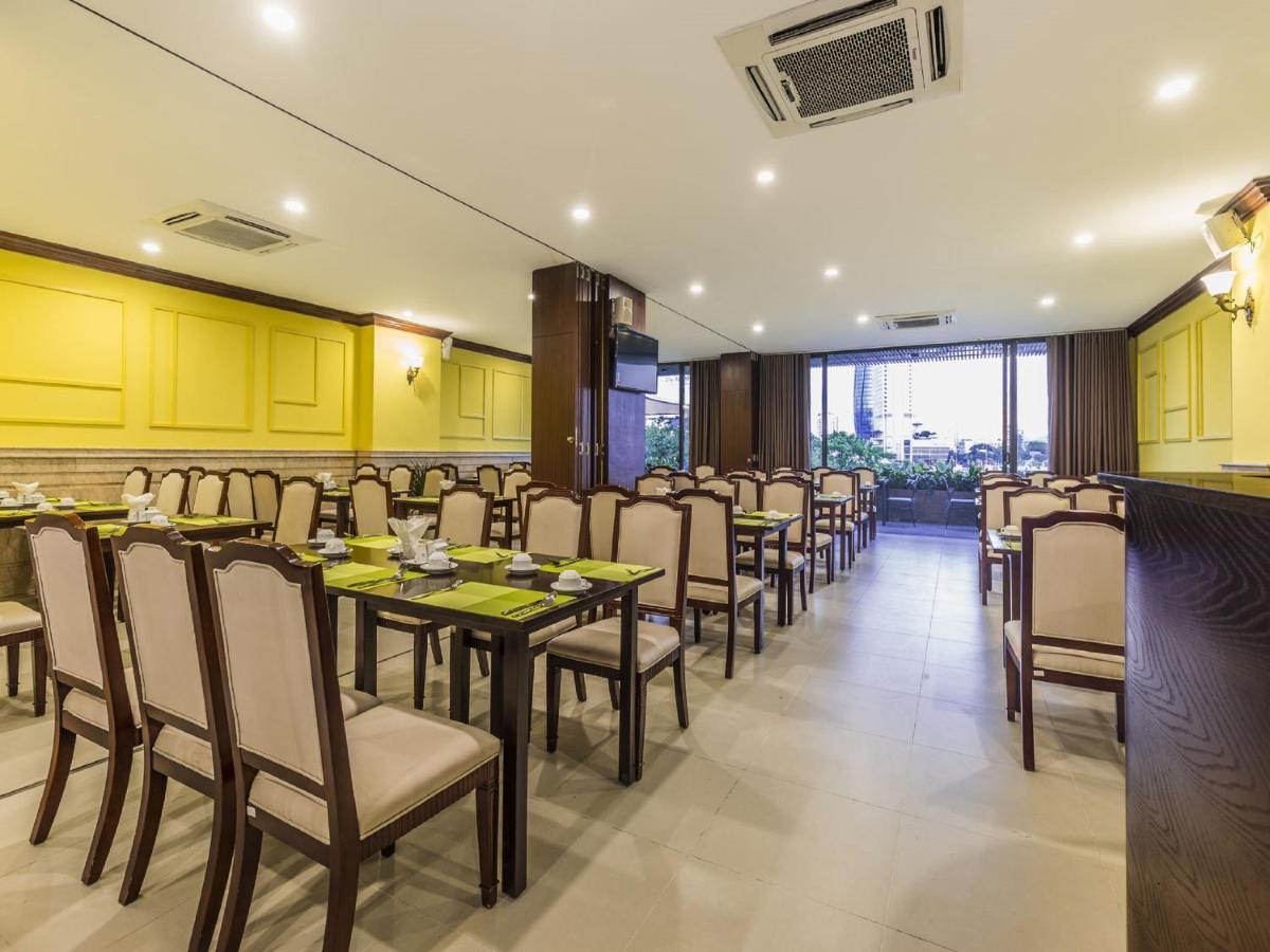 Ibiza Riverfront Da Nang Hotel Powered By Aston Esterno foto