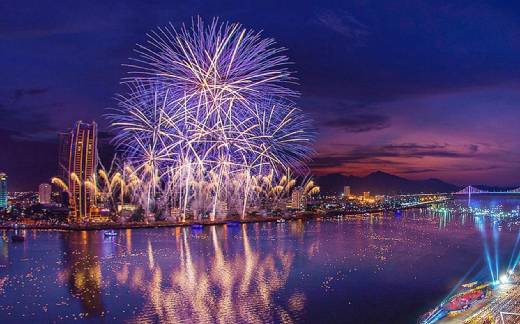 Ibiza Riverfront Da Nang Hotel Powered By Aston Esterno foto