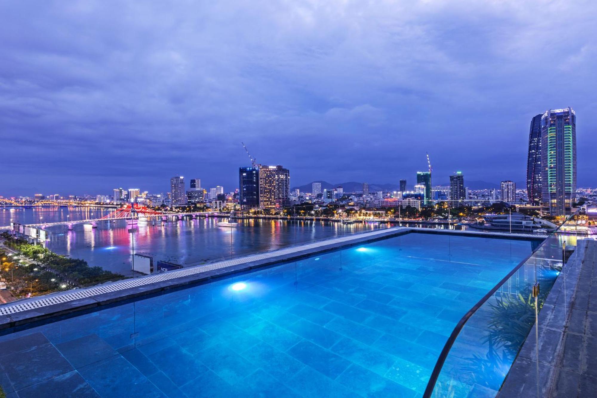 Ibiza Riverfront Da Nang Hotel Powered By Aston Esterno foto