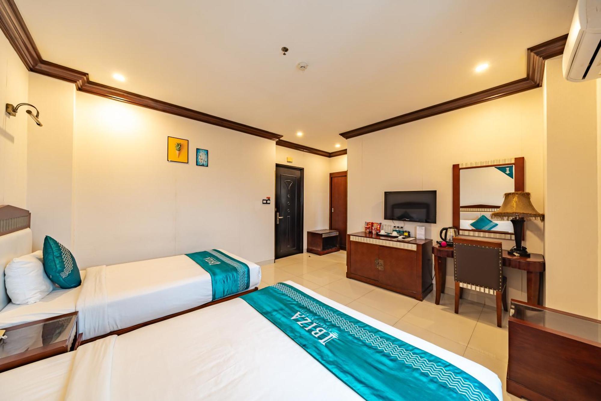 Ibiza Riverfront Da Nang Hotel Powered By Aston Esterno foto