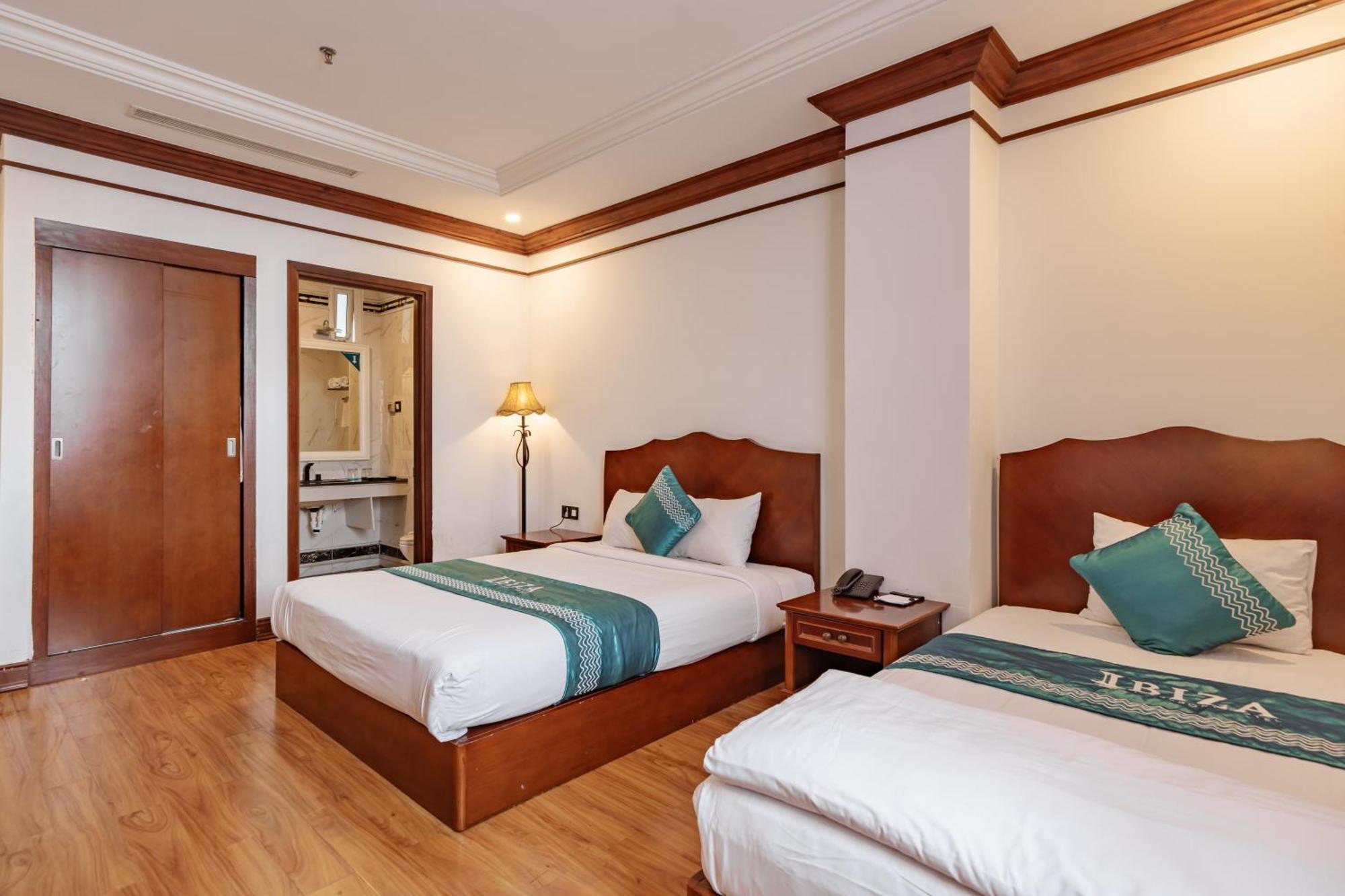 Ibiza Riverfront Da Nang Hotel Powered By Aston Esterno foto